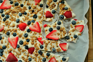 White chocolate bark with strawberries, blueberry and cereal.